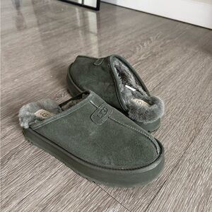SOLD

UGG gray Suede Slippers